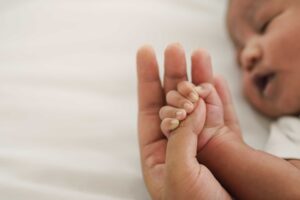 Baby born through mini-IVF holds parents hand | Tennessee Reproductive Medicine | Chattanooga